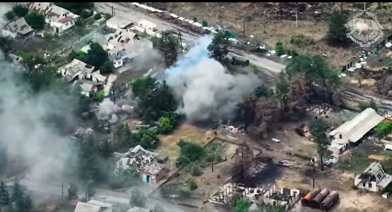 Українські бійці ефектно знищили ворожу колону з "Ураганами" – відео - фото 1