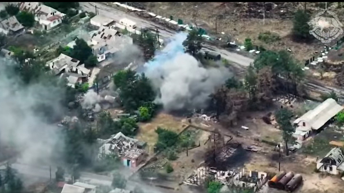Українські бійці ефектно знищили ворожу колону з "Ураганами" – відео - фото 1