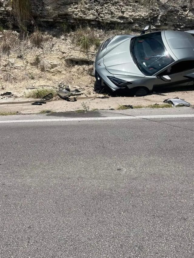 Горе-водій розбив новенький Chevrolet Corvette Stingray 2023 у день покупки: епічні фото - фото 508320