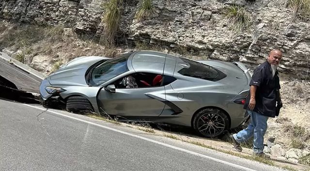 Горе-водій розбив новенький Chevrolet Corvette Stingray 2023 у день покупки: епічні фото - фото 508321