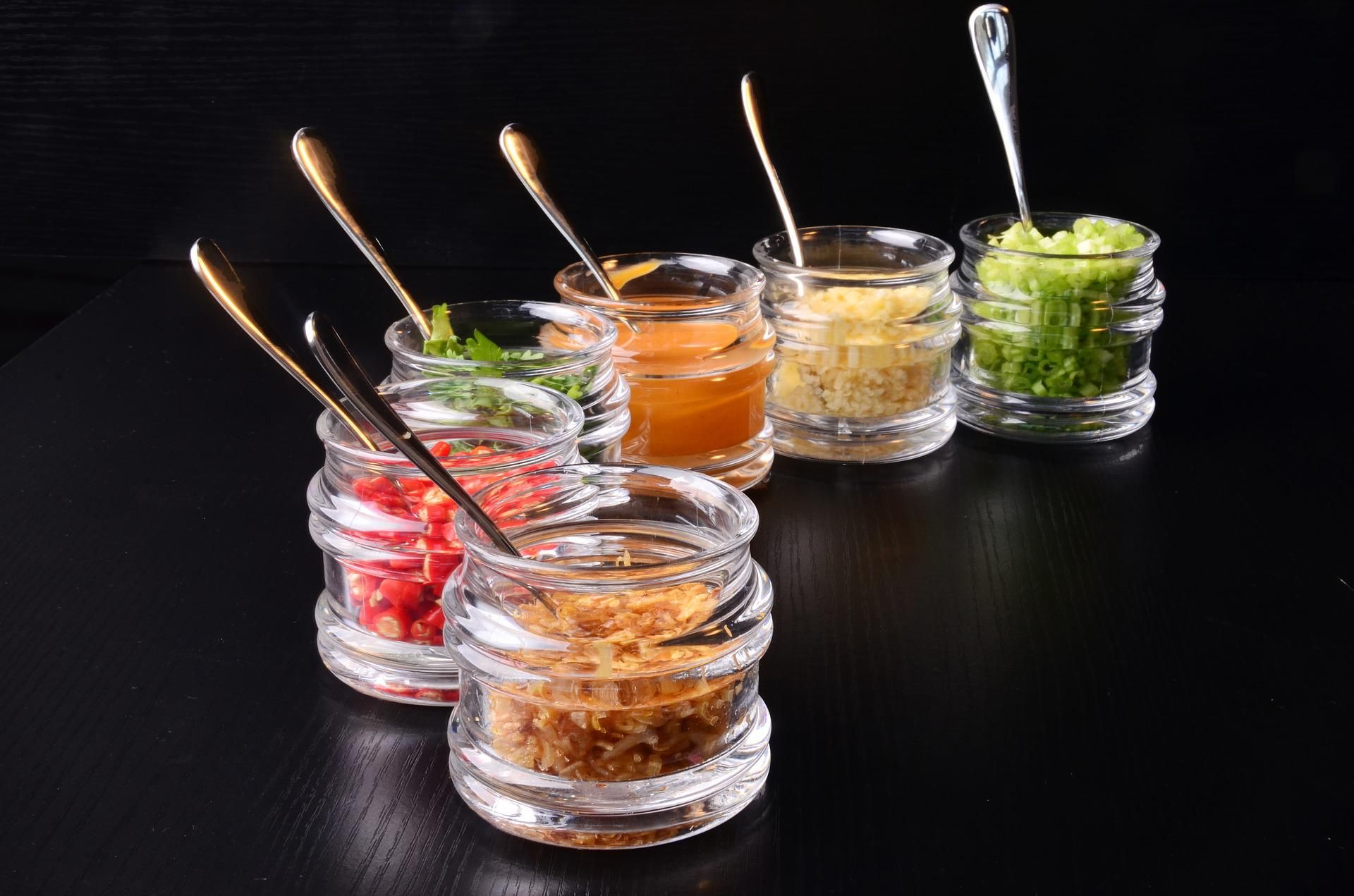 Як приготувати легку заправку для свіжих салатів: рецепт вишневого соусу