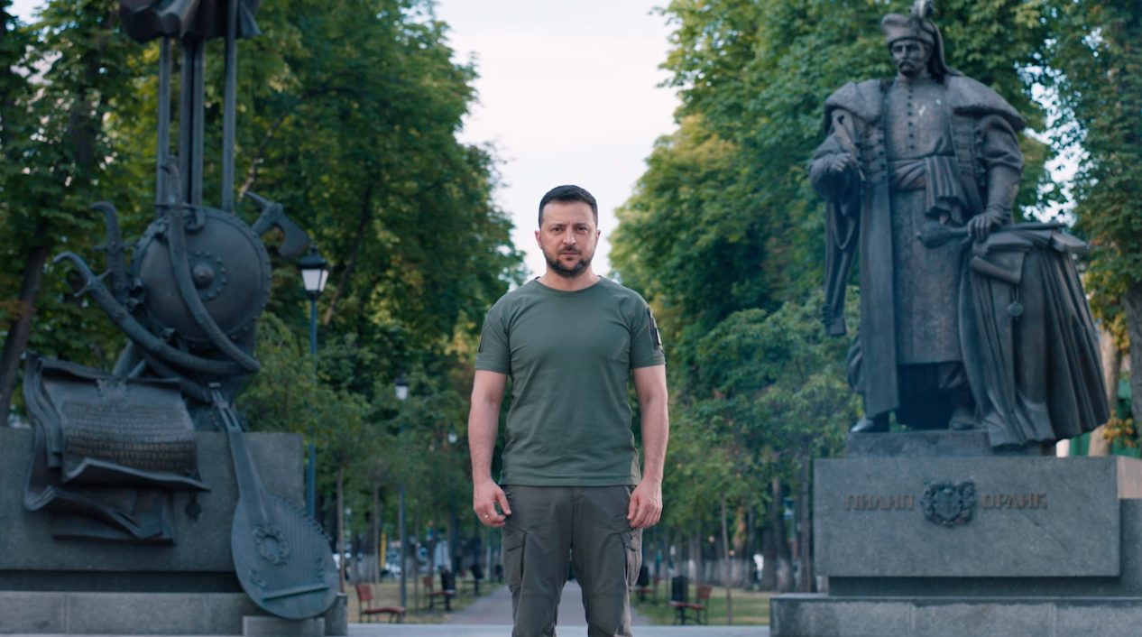 Володимир Зеленський привітав українців з Днем Конституції: дивіться повне відеозвернення