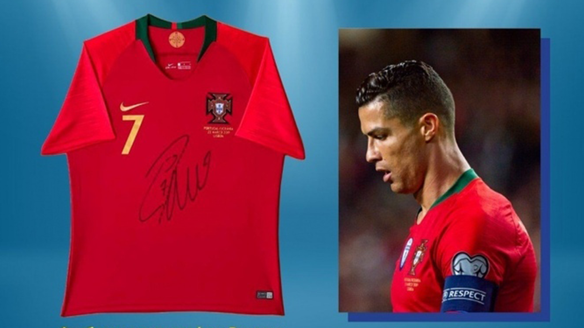 Хлопчик заради ЗСУ продав футболку з автографом Роналду: футболіст відреагував на вчинок