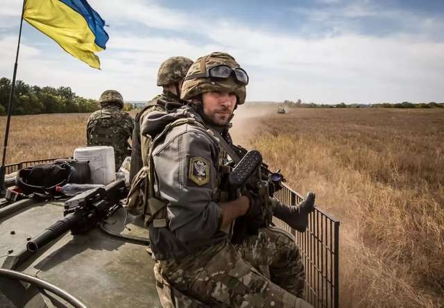 Понад половина українців вірять, що ЗСУ зможе повернути всі території України - фото 508578