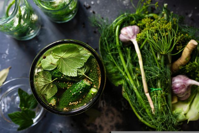 Ліза Глінська розповіла як зробити три закрутки з кабачків, огірків та баклажанів - фото 508660