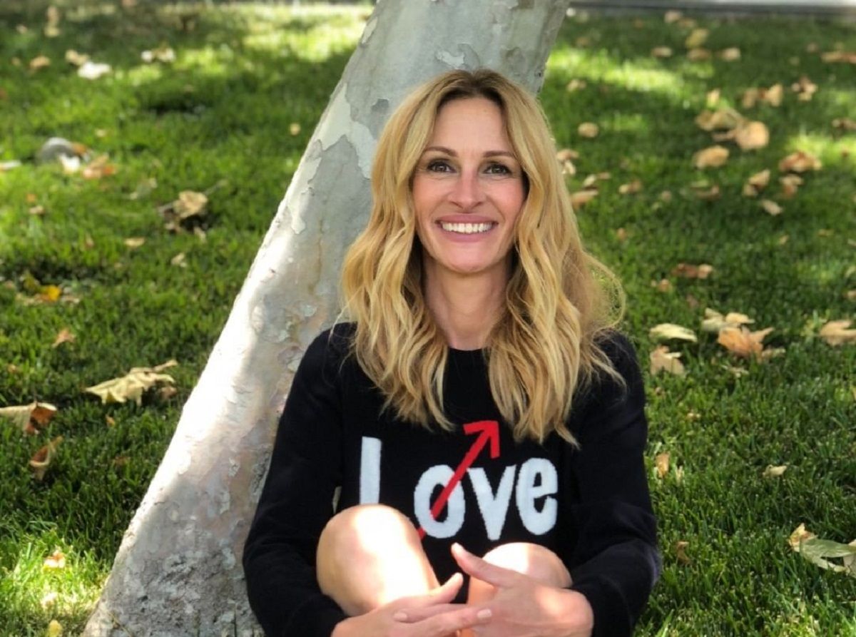 Один зі способів підтримати Україну: розкішна Джулія Робертс приміряла українську сукню