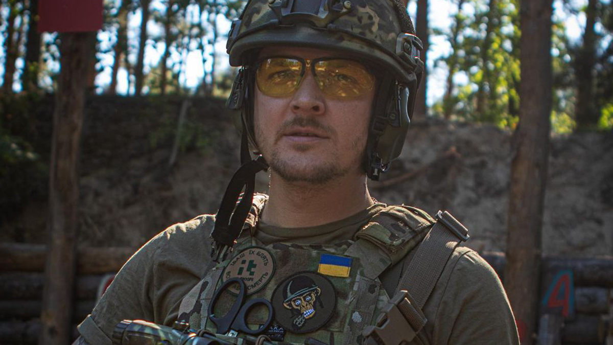 Соліст гурту O.Torvald показав серію знімків з тренувань ЗСУ