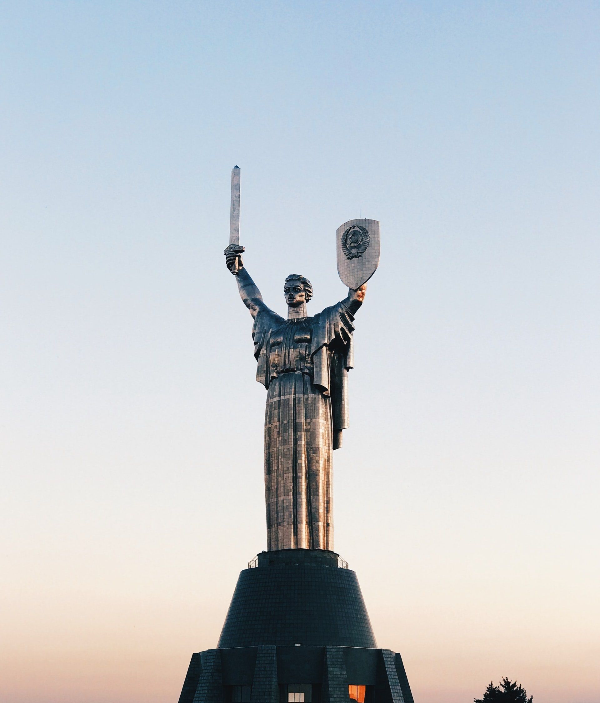 "Батьківщина-Мати" отримає новий вигляд: опитування для українців у Дії