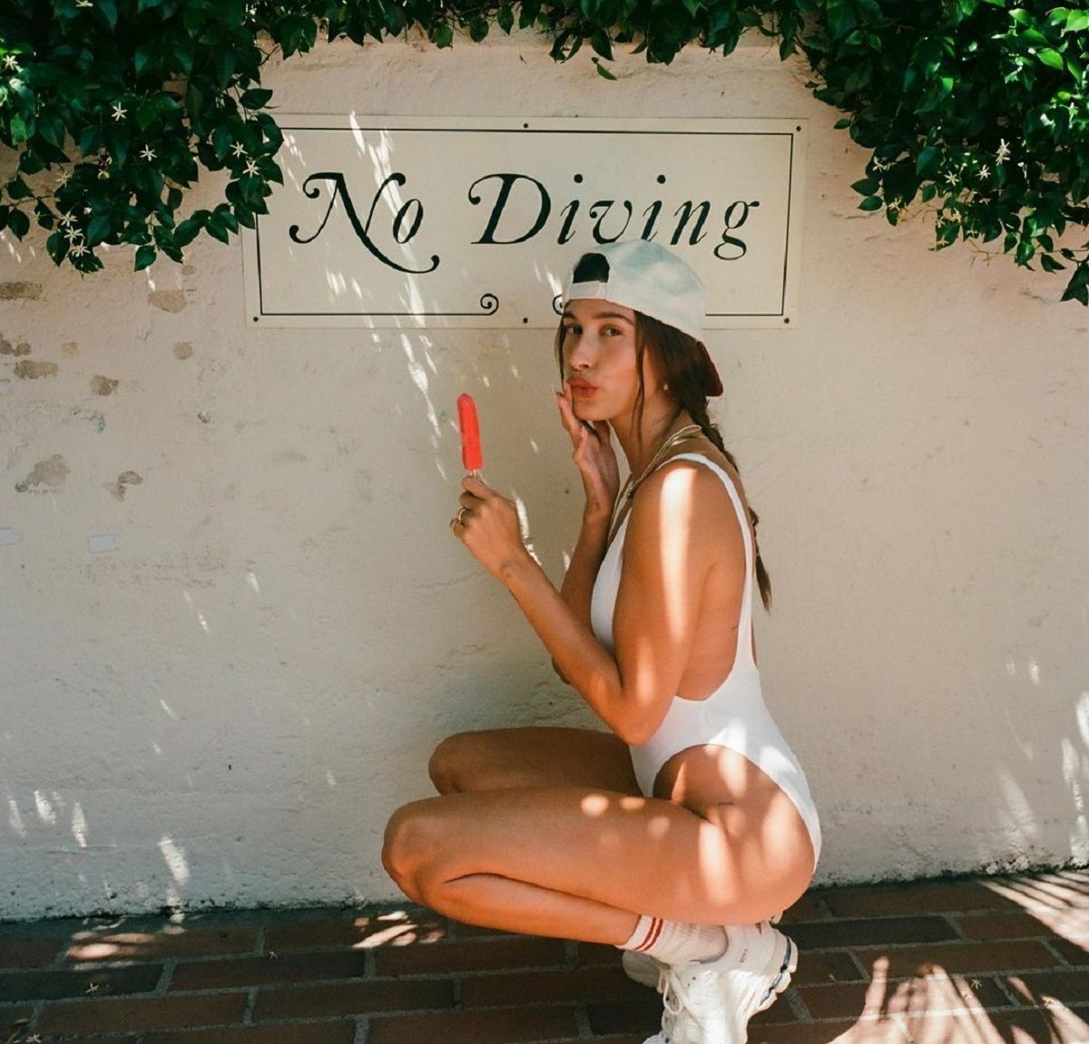 Нічого зайвого: модель Гейлі Бібер захопила фанатів зйомкою у спідньому