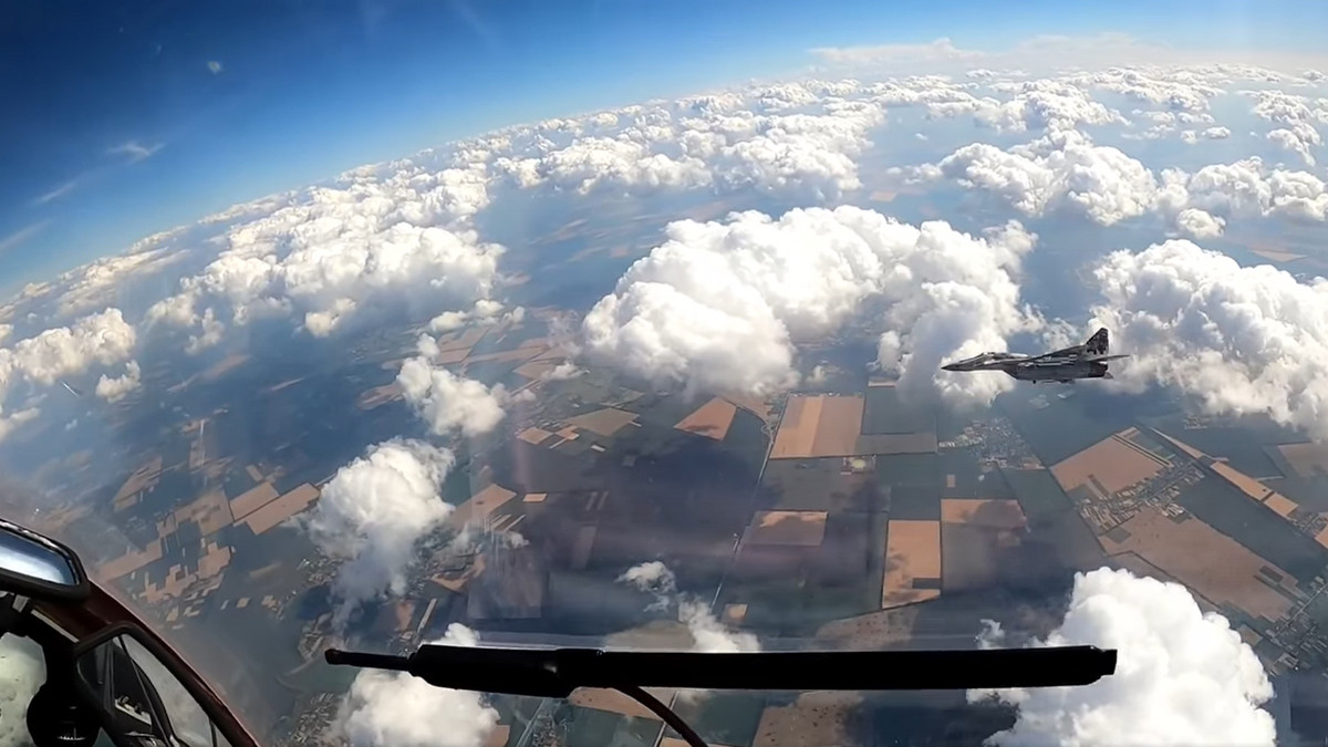 Українські пілоти захищають наше небо - фото 1