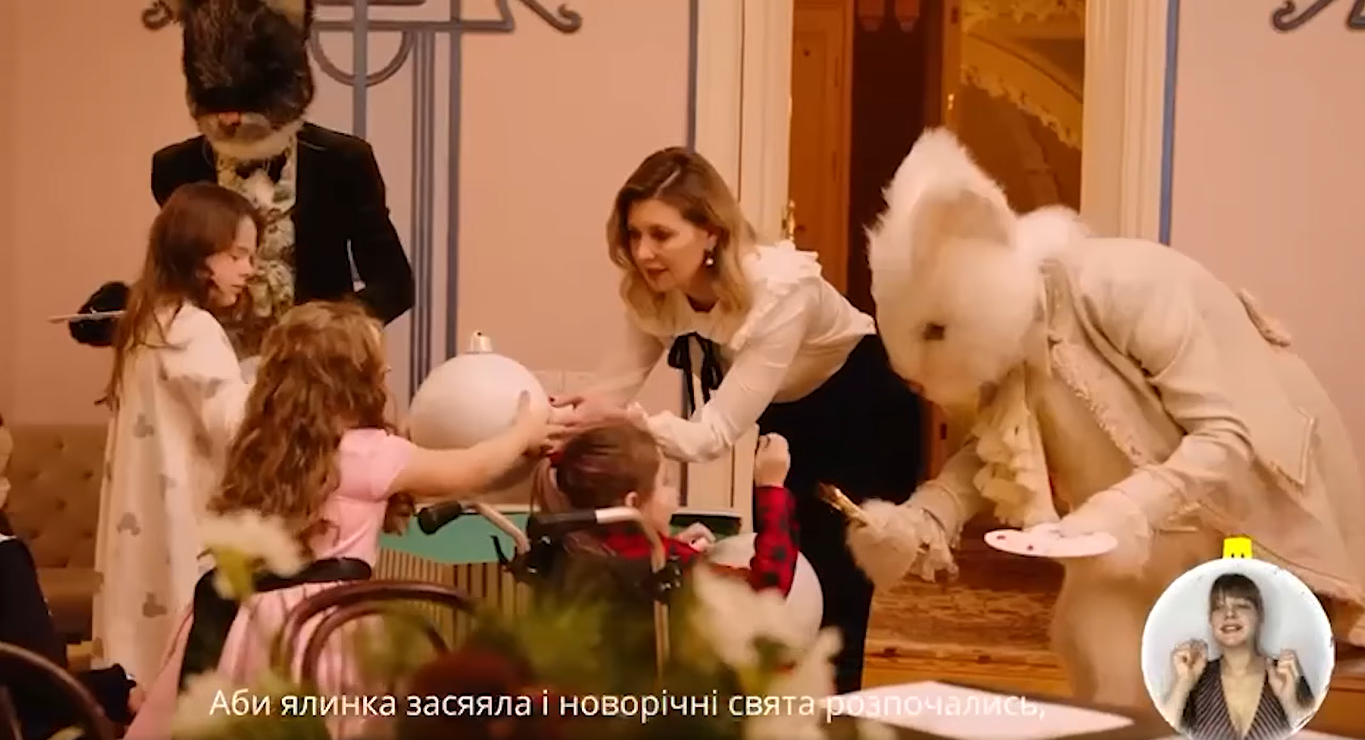 "Знаю цю дівчинку": Олена Зеленська показала різдвяне відео із загиблою у Вінниці Лізою