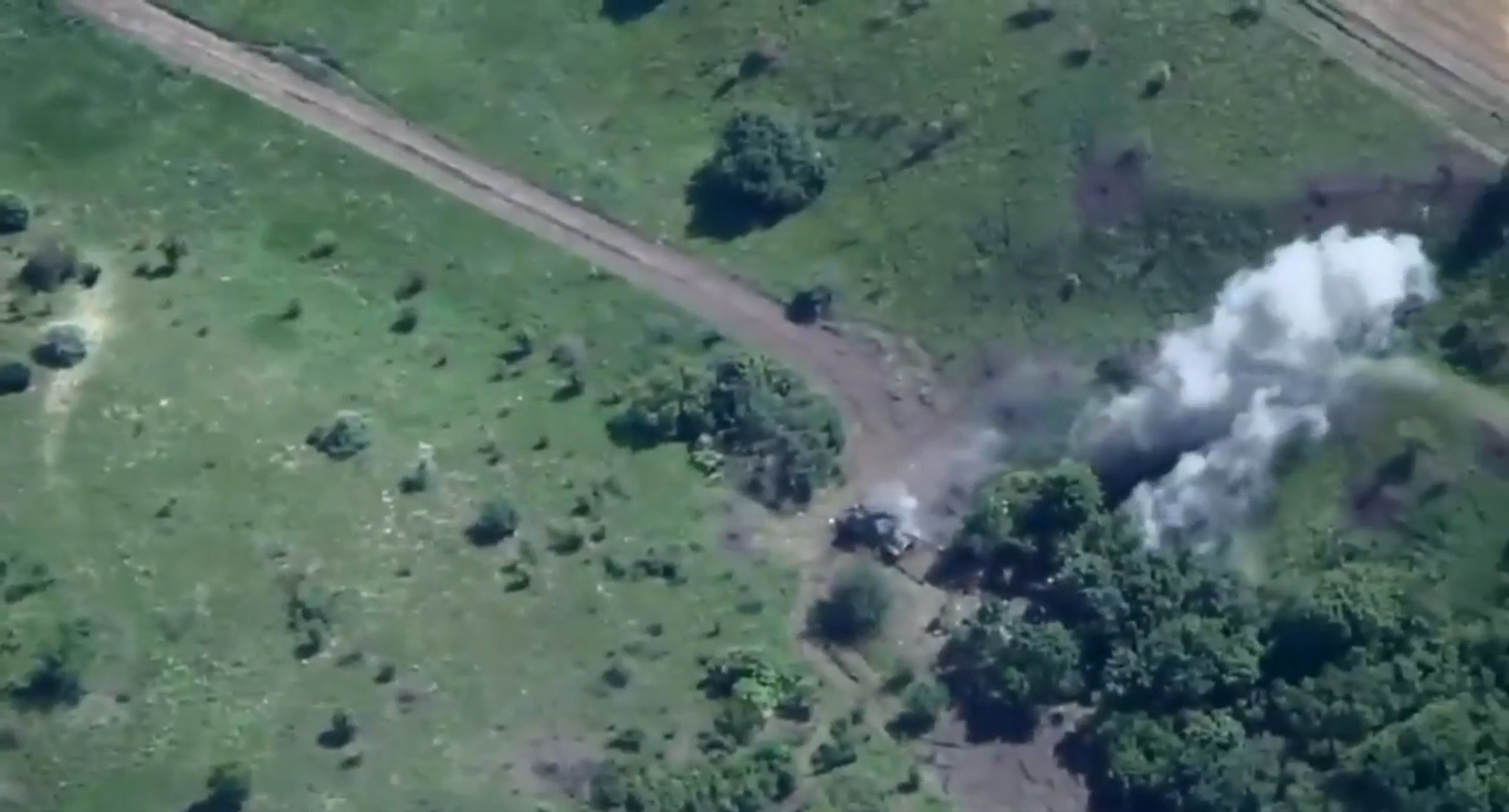 Як артилеристи випалюють окупантів: ефектне відео від ЗСУ