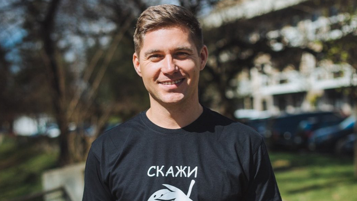 Володимир Остапчук кумедно потролив окупантів, які везуть додому холодильники з України