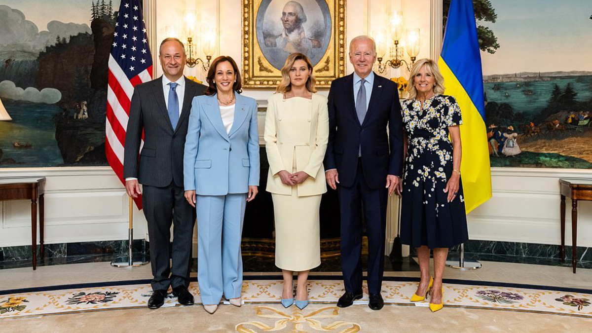 Перші леді України та США прийшли на зустріч у взутті в кольорах українського прапора - фото 1