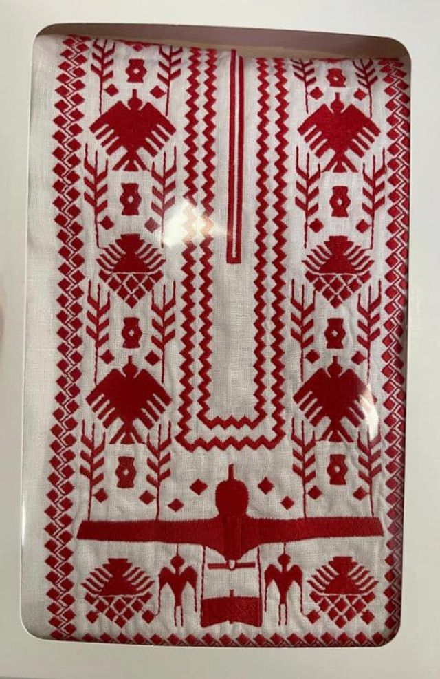 В Україні створили вишиванку з байрактарами (ФОТО) - фото 509961