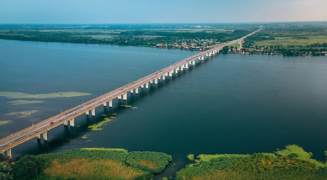 Як виглядає Антонівський міст після нового удару ЗСУ: перше відео руйнувань