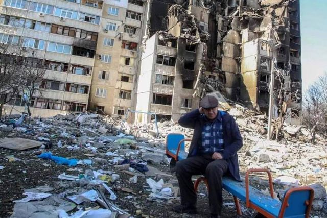 Чимало будинків серйозно пошкоджені та зруйновані - фото 510360