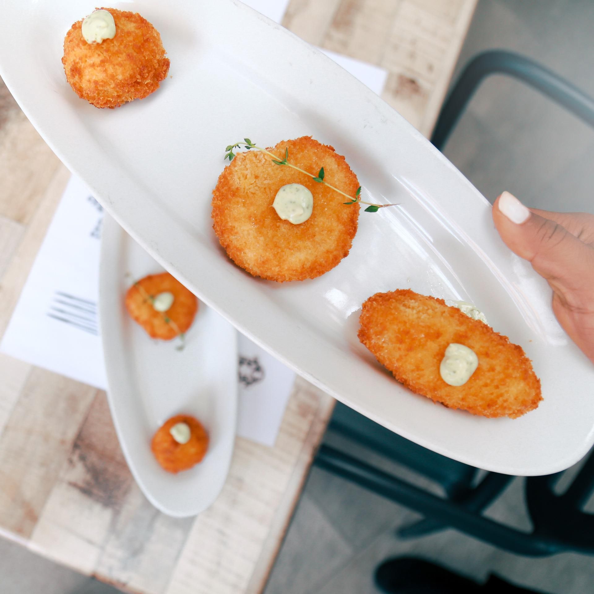 Морквяні котлети з йогуртовим соусом: рецепт соковитої та ніжної страви