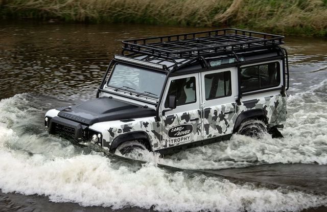 Land Rover готує для фанатів марки перевипуск класичних Defender - фото 510537