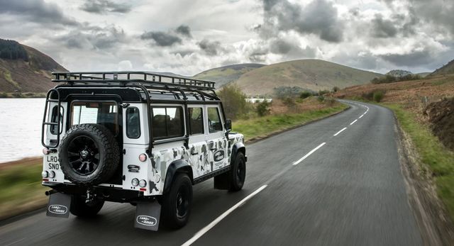 Land Rover готує для фанатів марки перевипуск класичних Defender - фото 510538