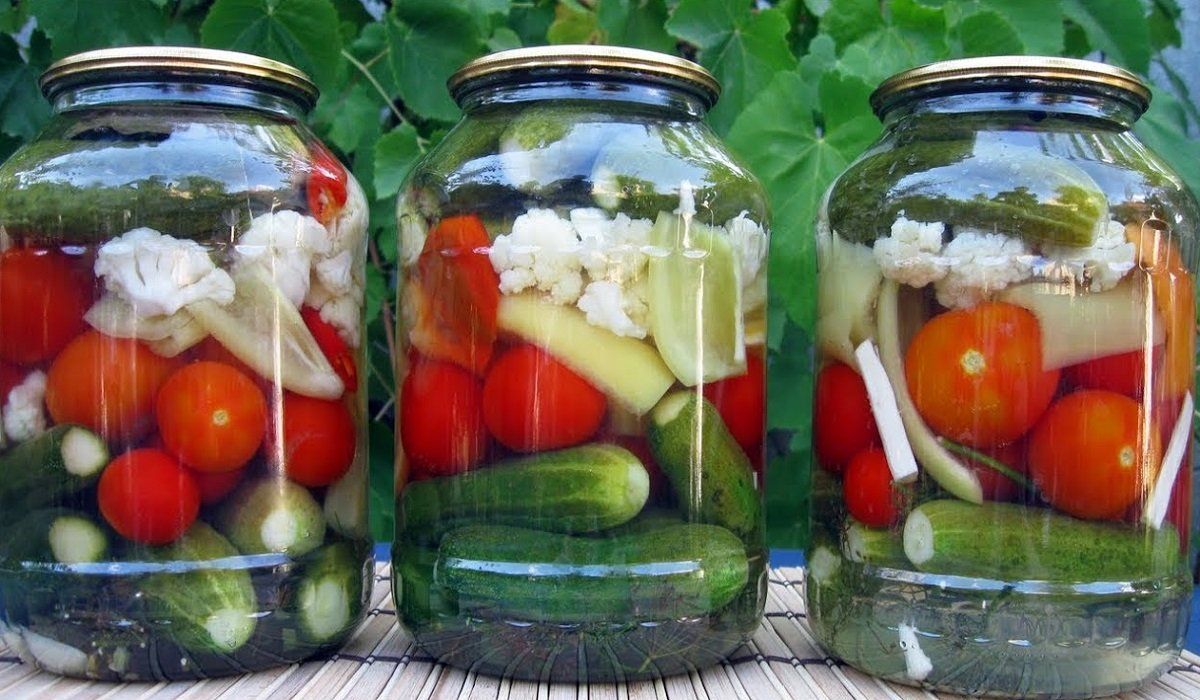 Як замаринувати овочеве асорті на зиму: простий рецепт