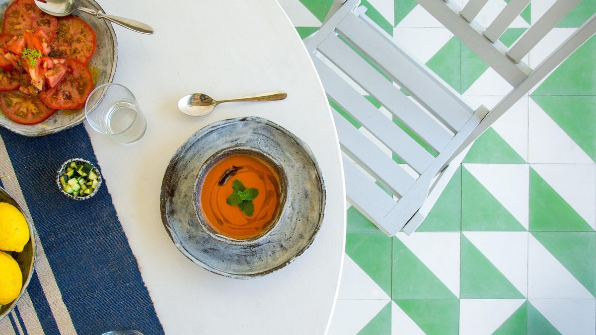 Суддя "МастерШеф" приготував персиковий гаспачо: рецепт літнього супу - фото 1