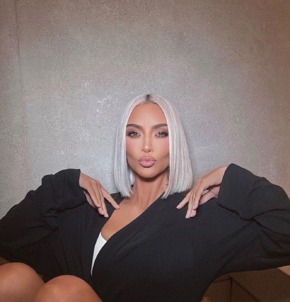 Кім Кардашян в купальтнику - фото 1