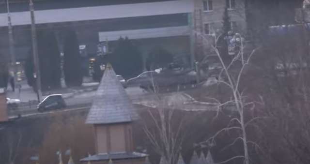 Російська техніка у Сумах 24 лютого / Скриншот з відео - фото 510766