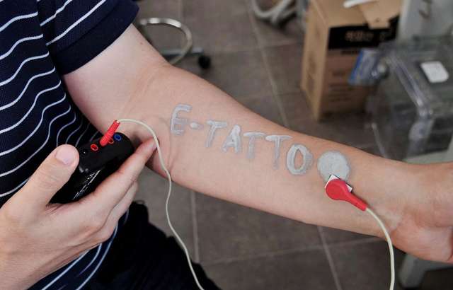 Учені розробили татуювання, які можуть моніторити стан здоров'я - фото 510825