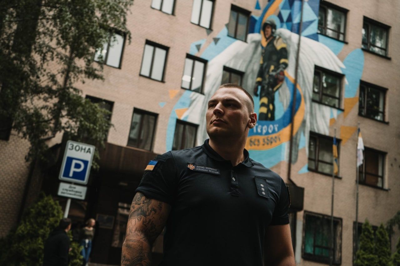 У Києві з'явився мурал, присвячений рятувальникам ДСНС