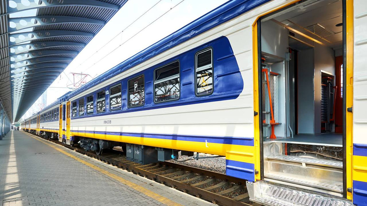 Укрзалізниця запускає додаткові приміські поїзди: напрямки та графік руху - фото 1