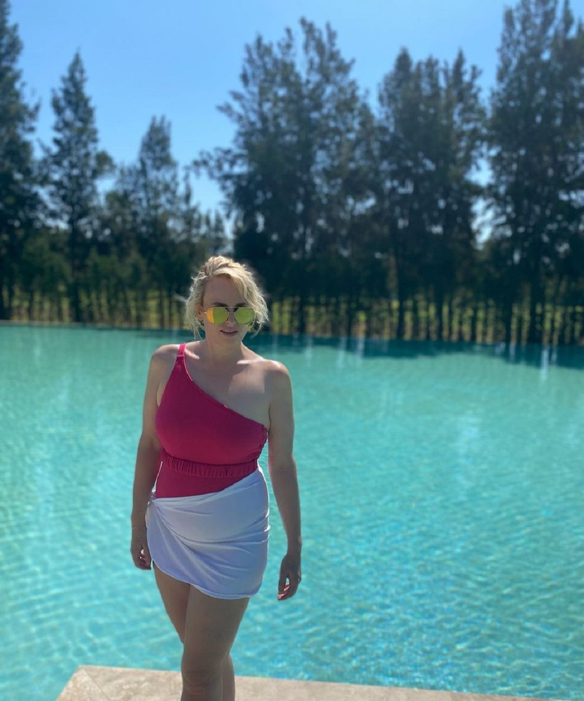 Зірка "Шахрайок" Ребел Вілсон похизувалась стрункою фігурою в купальнику