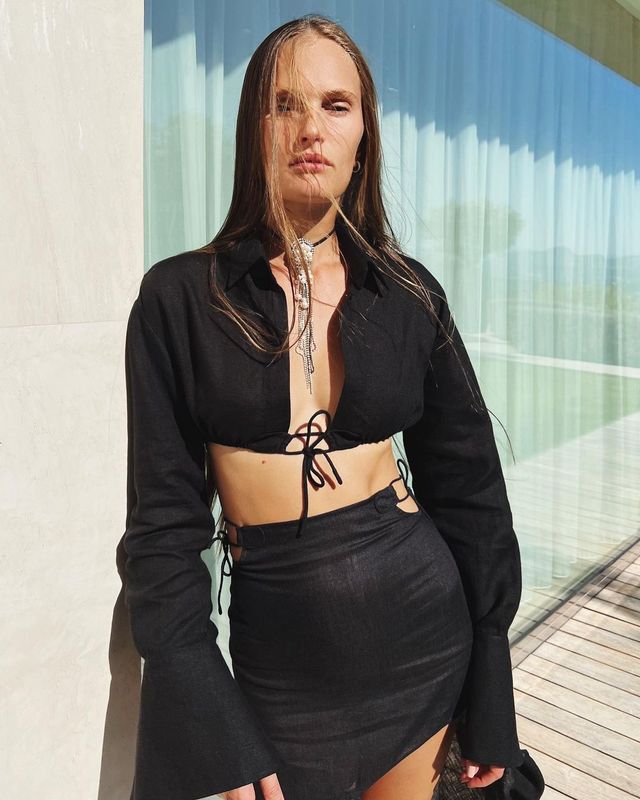 'Роблю те, що вмію найкраще': Алла Костромічова захопила фото у звабливому костюмі - фото 511127