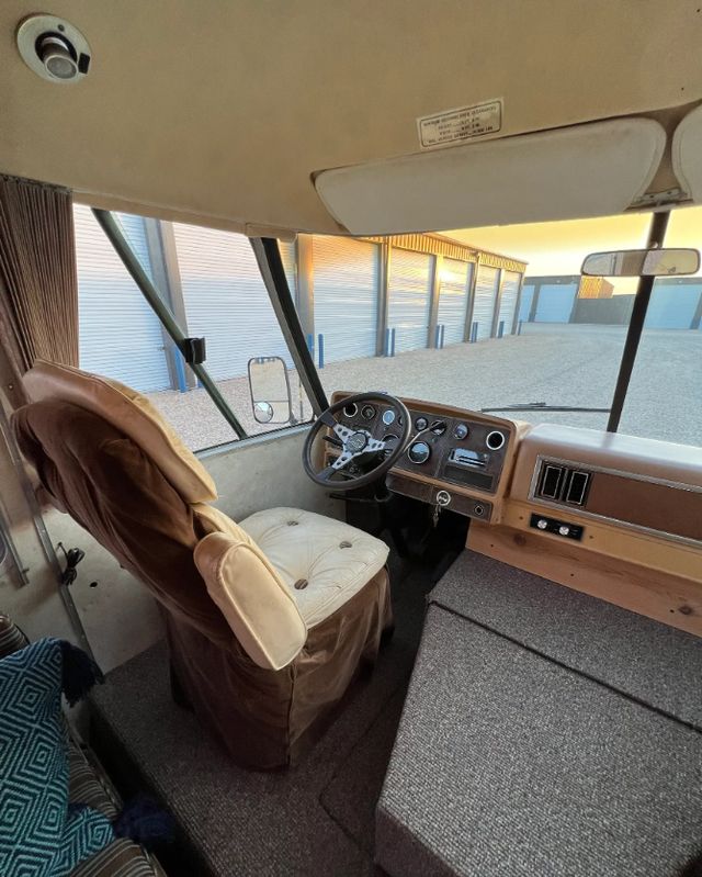 На аукціоні продають унікальний кемпер, у якому жили астронавти NASA - фото 511362