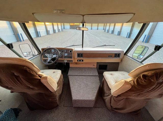 На аукціоні продають унікальний кемпер, у якому жили астронавти NASA - фото 511365