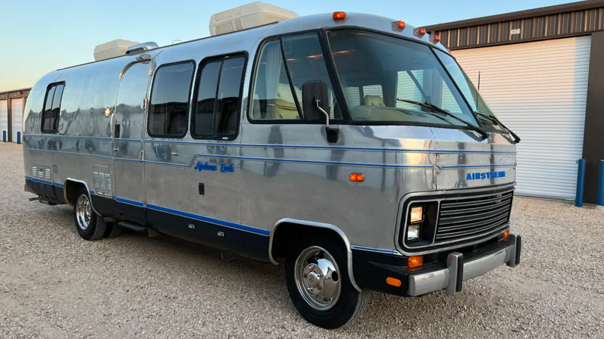 На аукціоні продають унікальний кемпер, у якому жили астронавти NASA