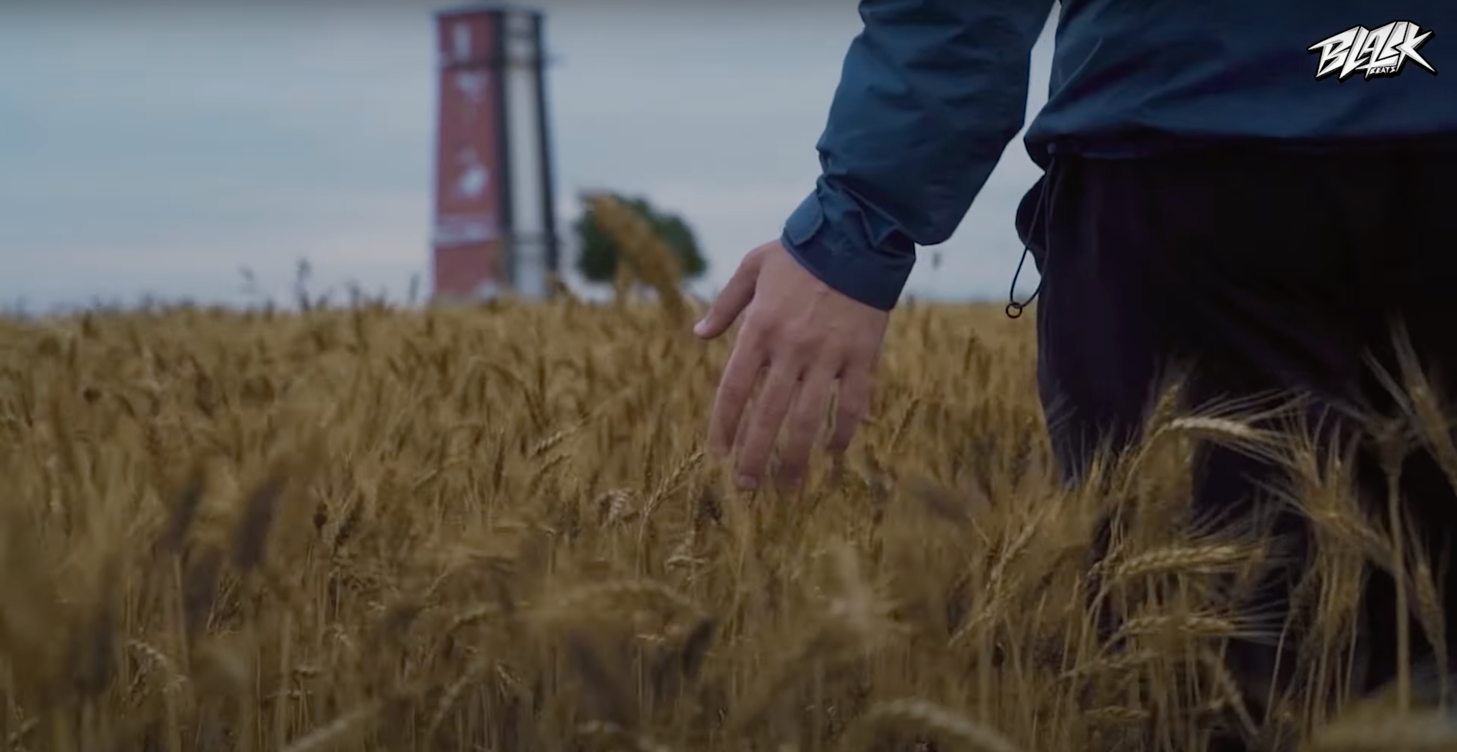 "Там земля в полум'ї": Krechet і alyona alyona презентували пісню "Доля" - фото 1