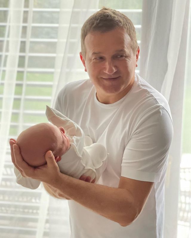 Юрій Горбунов зворушив мережу серією фото з молодшим сином, якому виповнився 1 рік - фото 511683