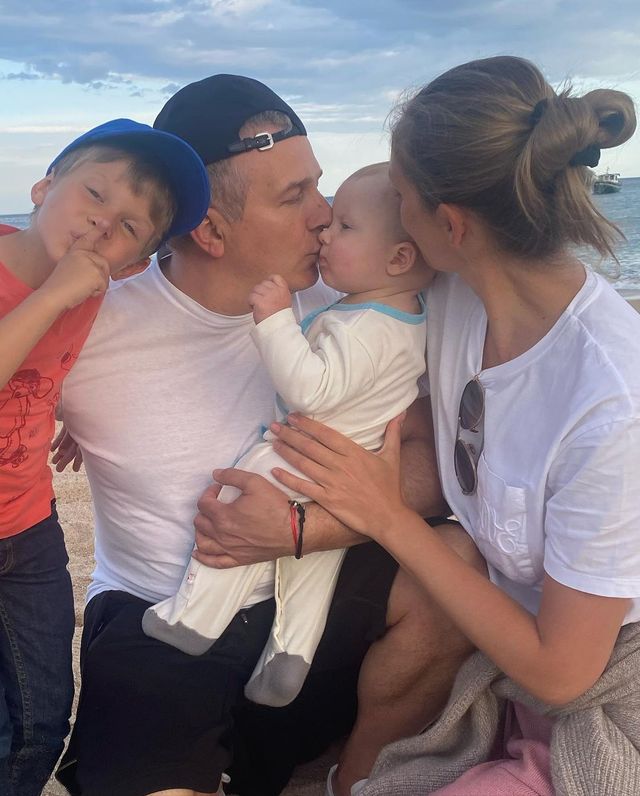 Юрій Горбунов зворушив мережу серією фото з молодшим сином, якому виповнився 1 рік - фото 511684