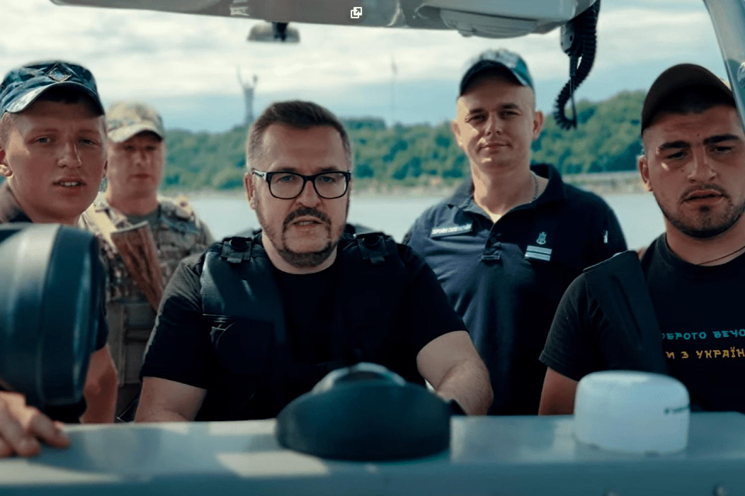 На землі, в повітрі і на морі: Пономарьов, DZIDZIO та Антитіла випустили новий хіт