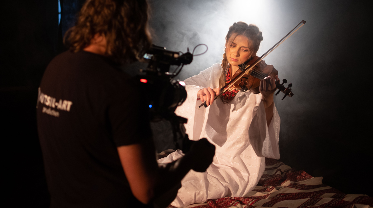 Новий кліп T.HUTSULS "Хвилями" переріс у справжню воєнну драму - фото 1