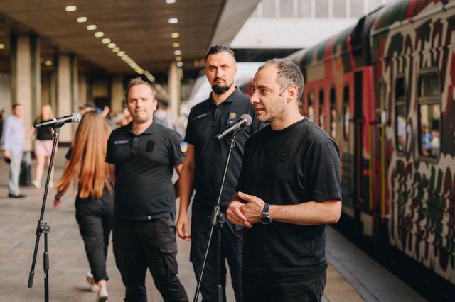 Потяг до перемоги: Укрзалізниця запустила поїзд, присвячений окупованим територіям - фото 511977