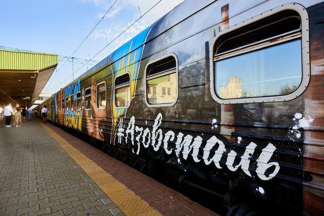 Потяг до перемоги: Укрзалізниця запустила поїзд, присвячений окупованим територіям - фото 511979