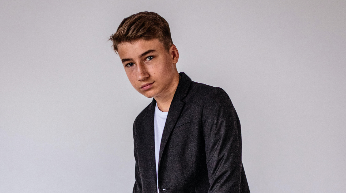 "Моя Україна": 13-річний співак Денис Іваник вразив піснею про війну - фото 1