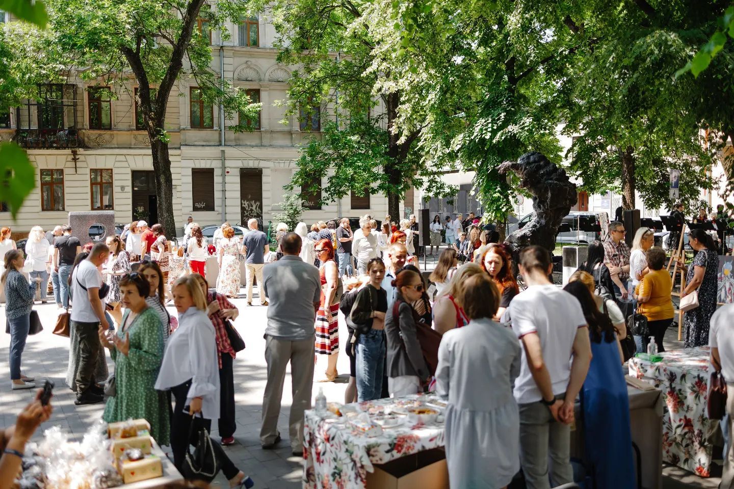 Львівська філармонія, оркестр INSO-Lviv запрошують на благодійний ярмарок на підтримку ЗСУ - фото 1