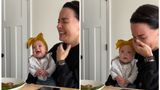 Реакція мами на перший сміх дитини підкорила мережу – відео