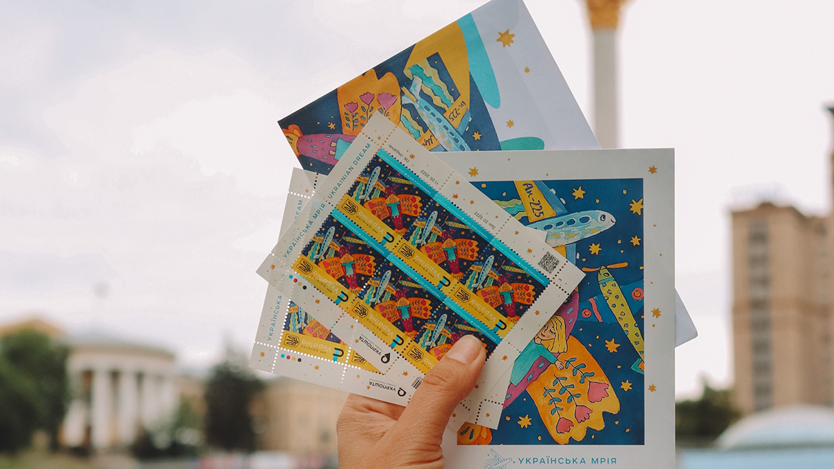 Стало відомо, скільки грошей отримала Укрпошта від продажу марок в онлайн-магазинах