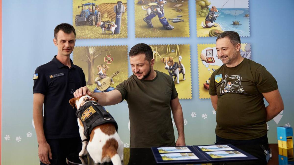 Укрпошта випустила благодійну марку із псом Патроном: як вона виглядає та де можна купити - фото 1