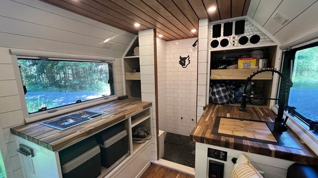 Подивіться на комфортний всюдихідний кемпер на базі Hummer H1 - фото 512438