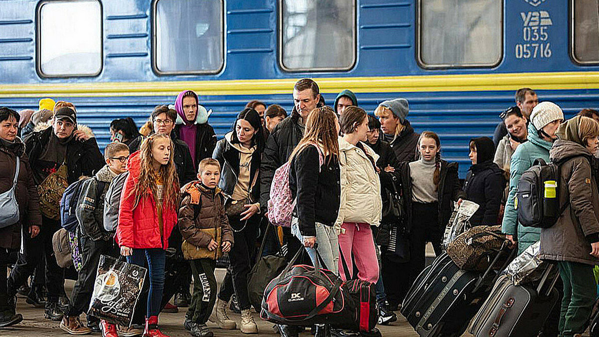 Скільки українців планують повернутись додому з Польщі - фото 1